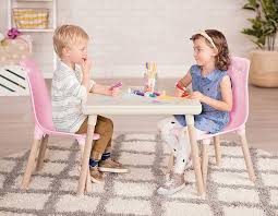 B. spaces Kindertafel met 2 Stoelen